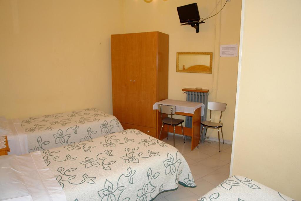 Hostal Dos Naciones Madri Quarto foto